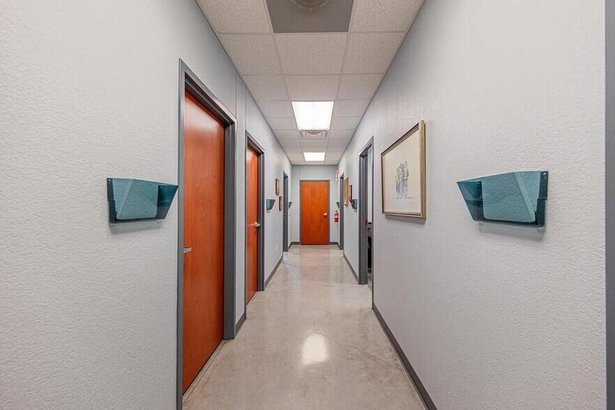 More Photos Of 650 S John Ben Shepperd Pky, Odessa Office For Sale