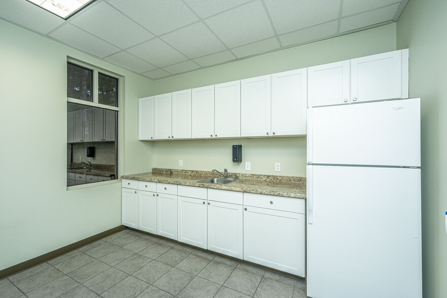 More Photos Of 901 Old Trolley Rd, Summerville Medical For Lease