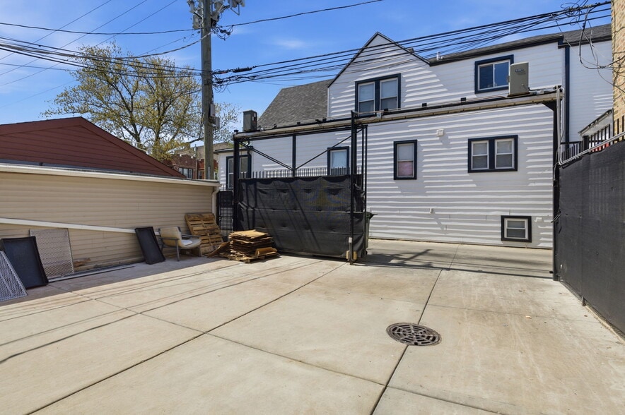 More Photos Of 4136 N Kedzie Ave, Chicago Medical For Sale