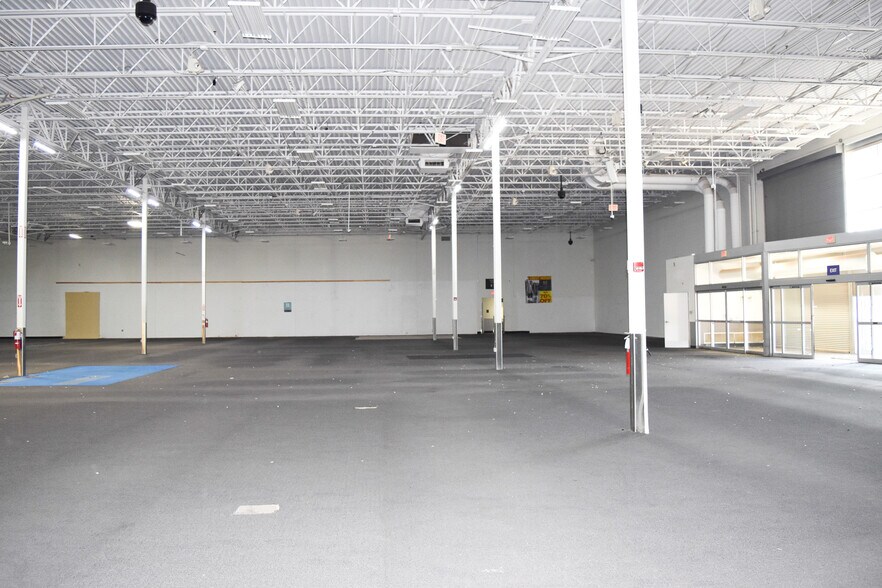 More Photos Of 5916 W Loop 289, Lubbock Freestanding For Lease