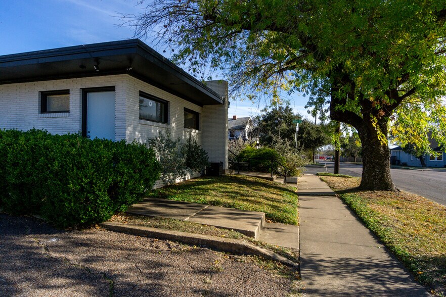 More Photos Of 1501 N 25th St, Waco Medical For Sale