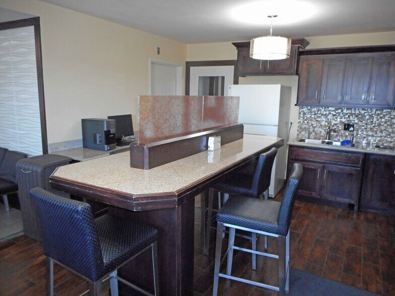 More Photos Of 1915 Highway 59 S, Thief River Falls Hotel For Sale