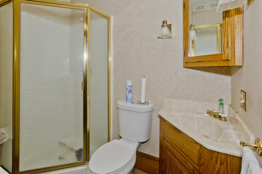 More Photos Of 16 Arthur St, Easthampton Warehouse For Sale