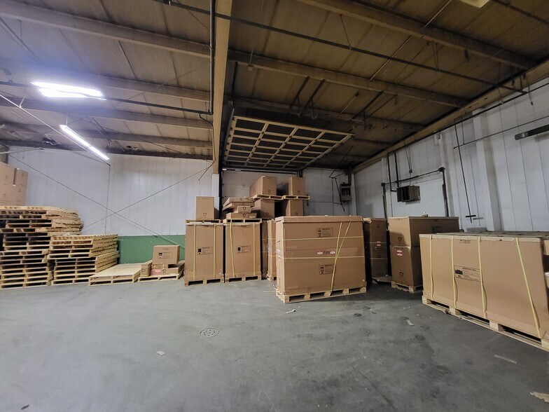 More Photos Of 516 Adele Ave, Joplin Distribution For Sale