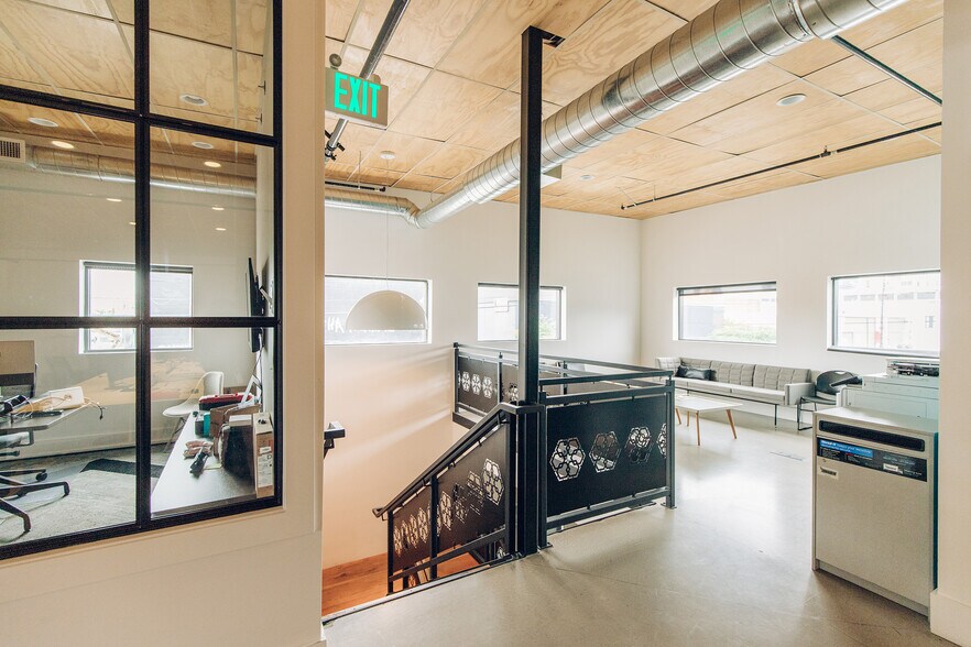 More Photos Of 111 SE Yamhill St, Portland Warehouse For Sale