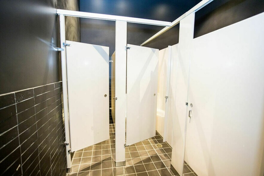 More Photos Of 1716 Broadway, Oakland Storefront For Sale