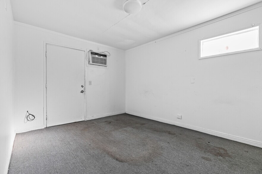 More Photos Of 5520-5522 Cahuenga Blvd, North Hollywood Freestanding For Sale