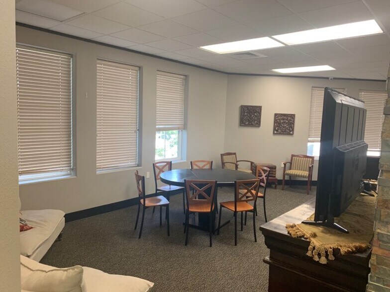 More Photos Of 1525 Lake Front Cir, The Woodlands Office For Lease