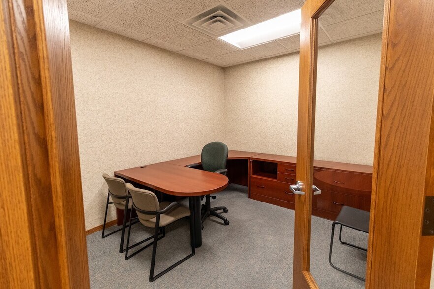 More Photos Of 833 E 16th St, Holland Bank For Lease