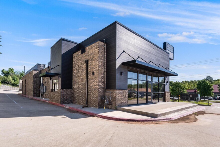 More Photos Of 2069 N Crossover Rd, Fayetteville Medical For Lease
