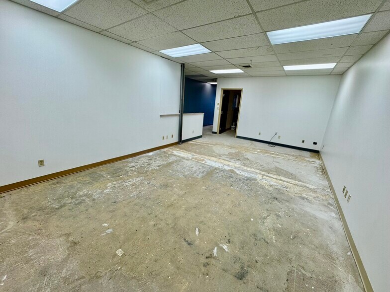 More Photos Of 642 Sheridan Dr, Tonawanda Freestanding For Lease