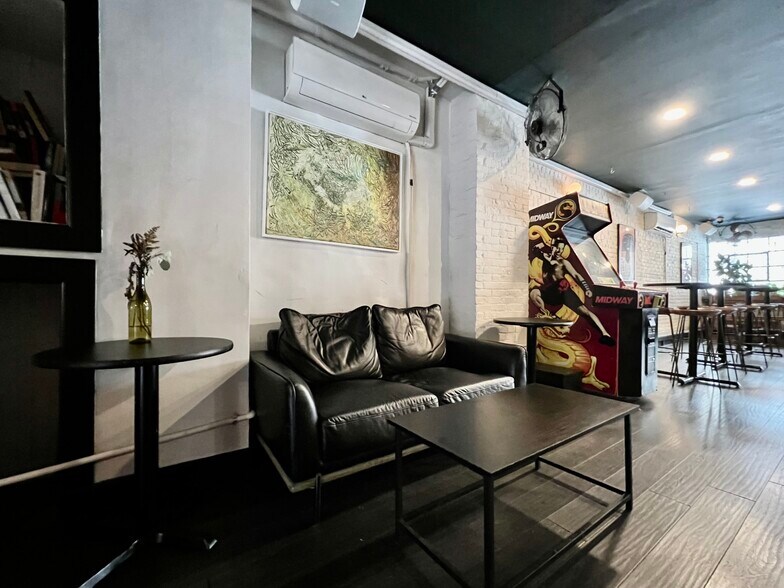 More Photos Of 66 Greenpoint Ave, Brooklyn Storefront Retail Office For Lease