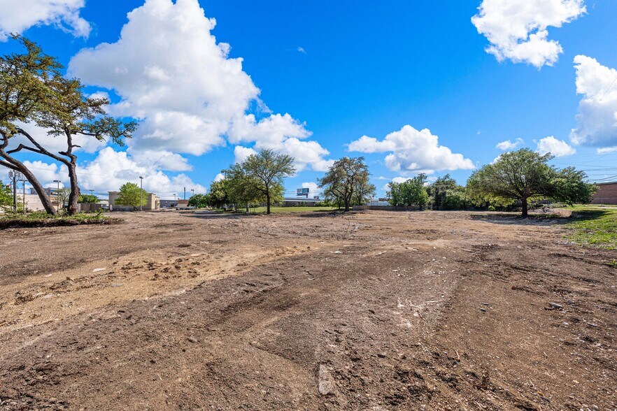 More Photos Of 720 N New Rd, Waco Land For Sale