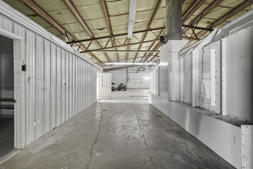 More Photos Of 801 W Grant Hwy, Marengo Freestanding For Lease