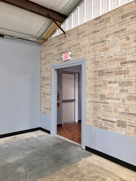 More Photos Of 4617 Sutherland Rd, Owensboro Light Distribution For Lease