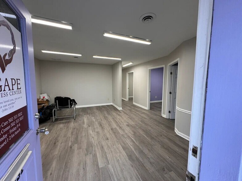 More Photos Of 2031 Midland Trl, Shelbyville Office For Lease