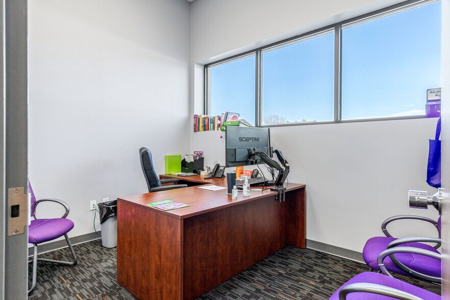 More Photos Of 4631 N Saint Peters Parkway, Saint Charles Flex For Sale