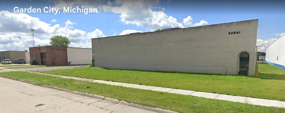More Photos Of 32841 Parklane St, Garden City Industrial For Sale