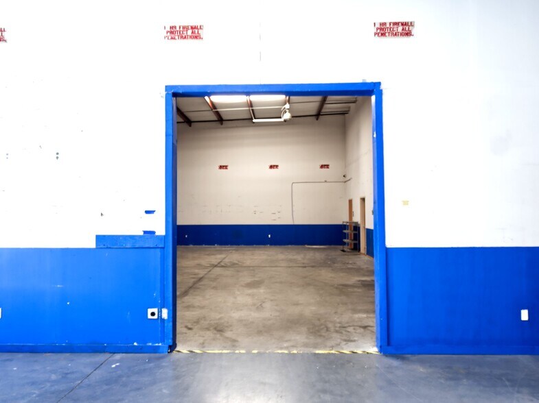 More Photos Of 402 Chairman Ct, DeBary Warehouse For Lease