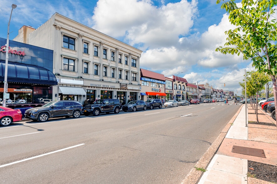 More Photos Of 20 W Park Ave, Long Beach Storefront Retail Office For Sale