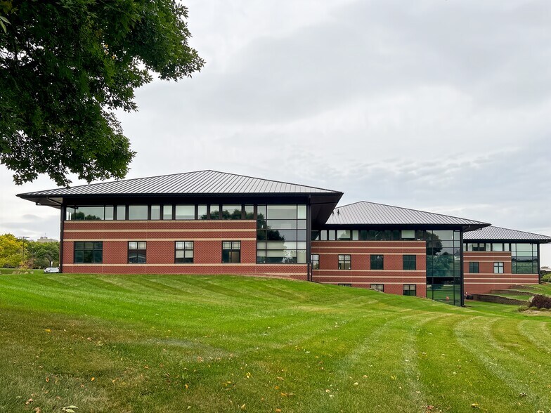 More Photos Of 1601 West Lakes Pky, West Des Moines Coworking Space