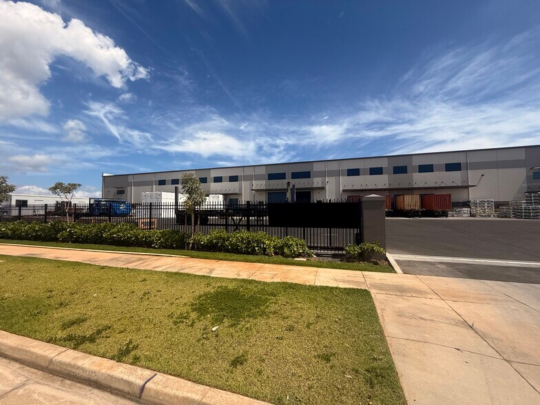 More Photos Of Ko'oloa'ula Street, Kapolei Warehouse For Lease