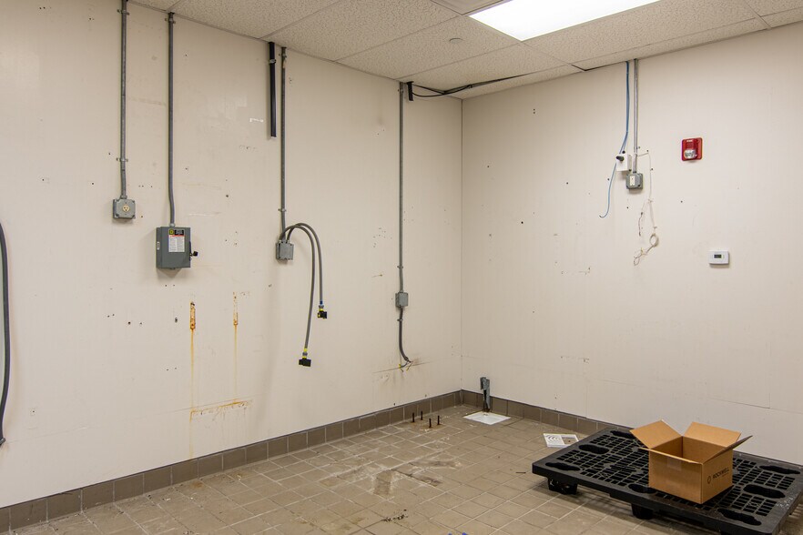 More Photos Of 201 W 5th St, Bonham Medical For Sale