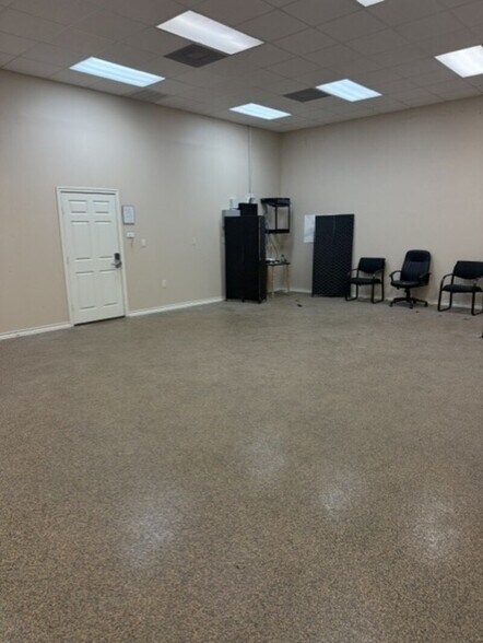 More Photos Of 2915 S Sam Houston Pky E, Houston Unknown For Lease