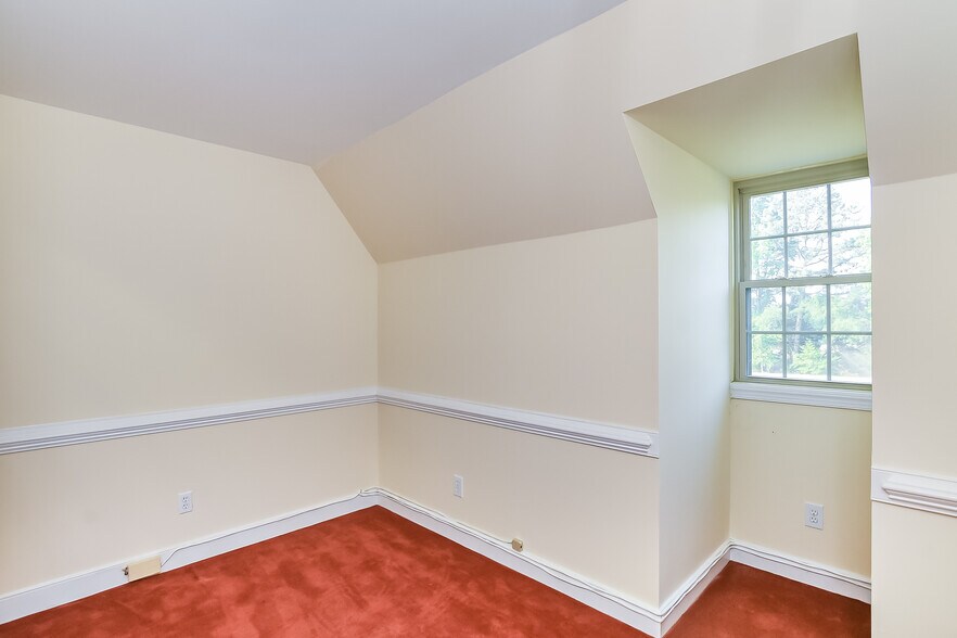 More Photos Of 1900 E Parham Rd, Henrico Office For Sale
