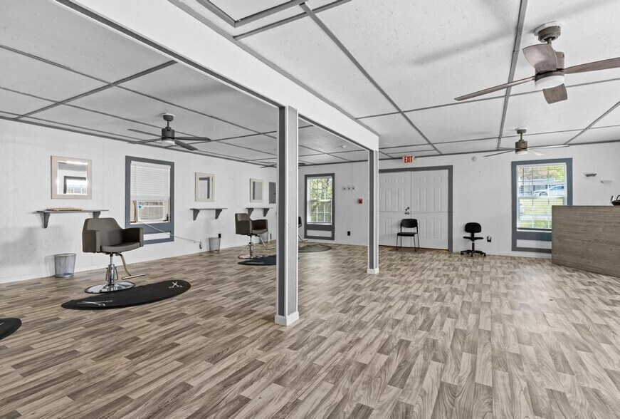 More Photos Of 450 S Oak St, Jackson Storefront Retail Office For Sale