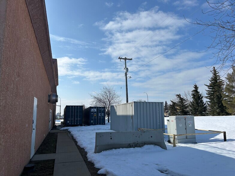 More Photos Of 11812-11820 121 St NW, Edmonton Office For Sale