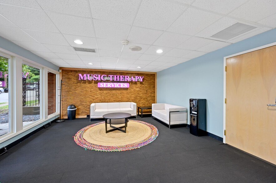 More Photos Of 71 E Hollister St, Cincinnati Medical For Lease