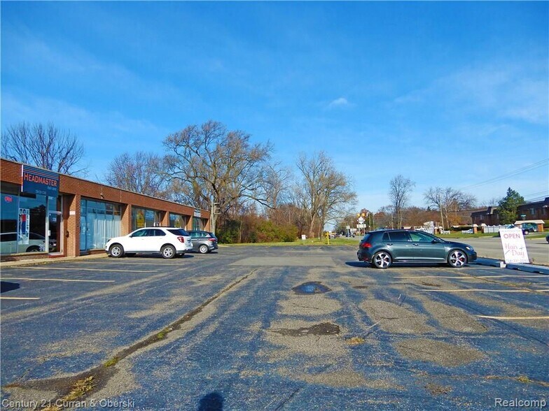 More Photos Of 2708-2736 S Newburgh Rd, Westland Freestanding For Lease