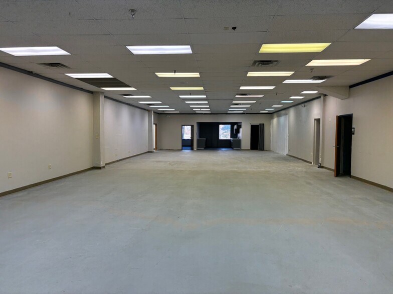 More Photos Of 1566 Akron Peninsula Rd, Akron Light Manufacturing For Lease