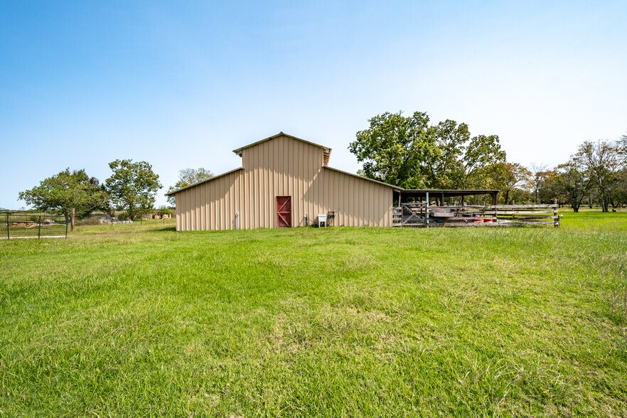 More Photos Of 21224 FM 2100 Rd, Crosby Warehouse For Sale