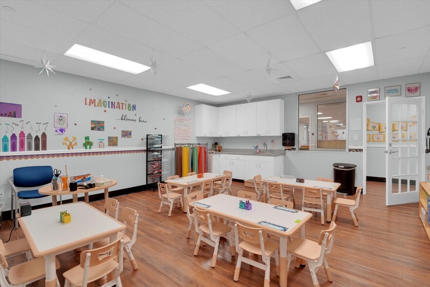 More Photos Of 20417 S University Blvd, Missouri City Schools For Lease