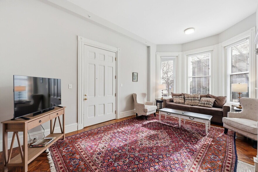 More Photos Of 18 W Franklin St, Richmond Apartments For Sale