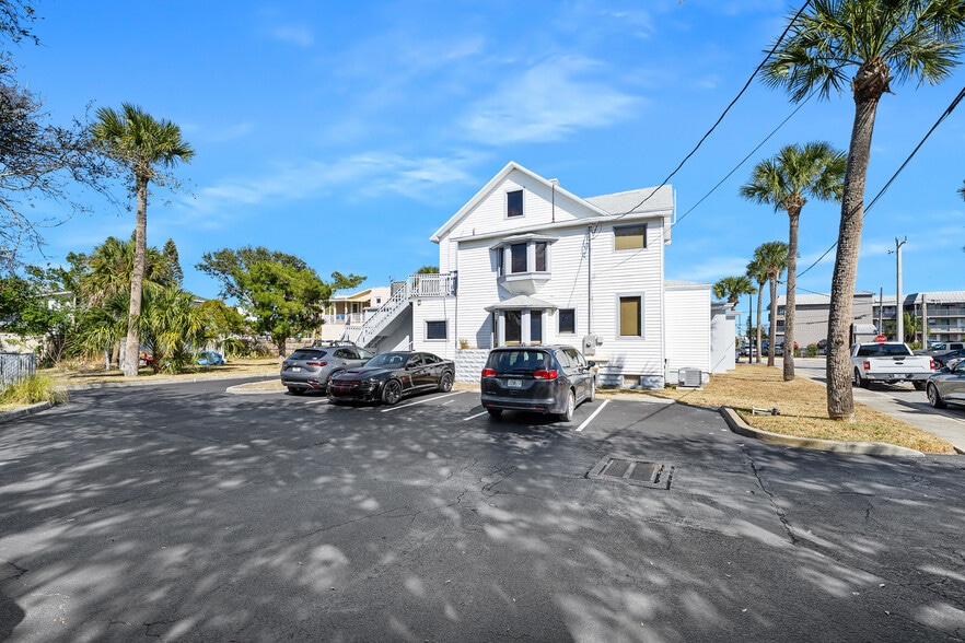 More Photos Of 37 S Halifax Ave, Daytona Beach Schools For Sale