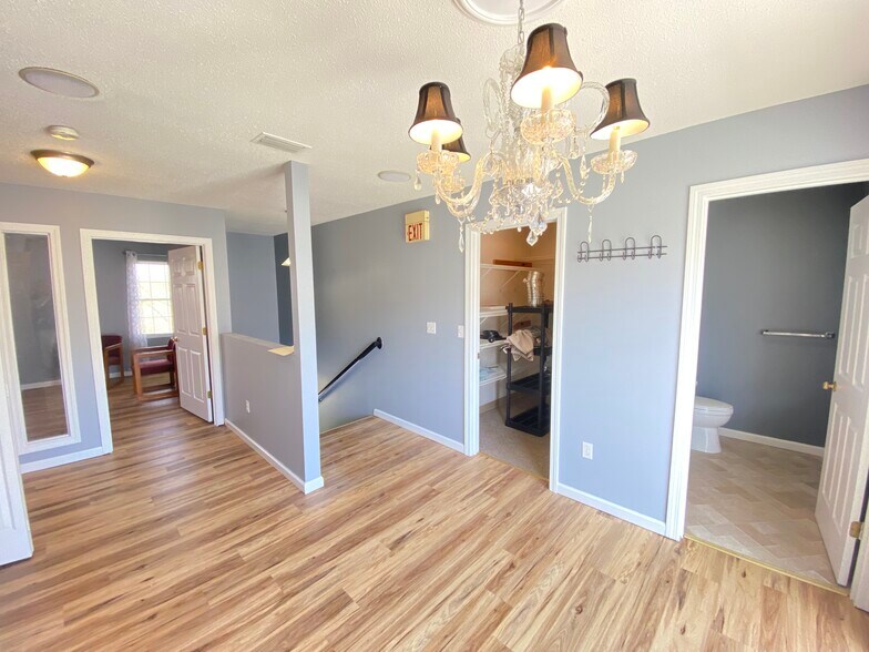 More Photos Of 27 S Main St, East Windsor Storefront Retail Office For Lease