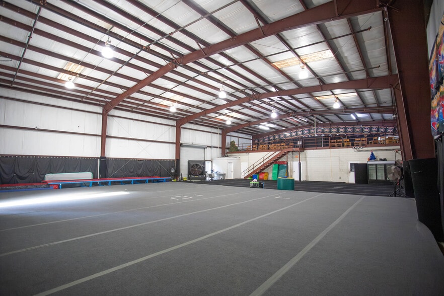 More Photos Of 1205 Crown Park Cir, Winter Garden Warehouse For Sale