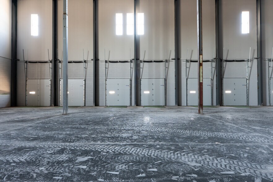 More Photos Of 102 Dolson Ave, Middletown Distribution For Lease