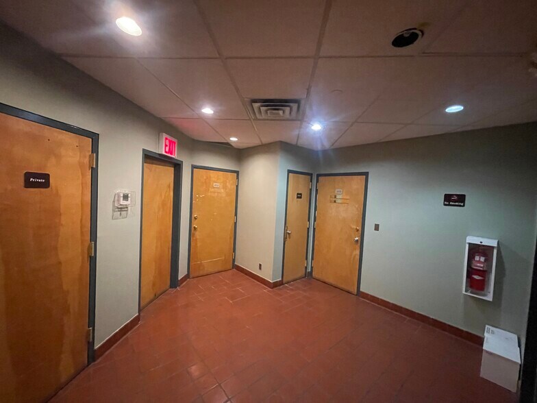 More Photos Of 71 Todt Hill Rd, Staten Island Medical For Lease