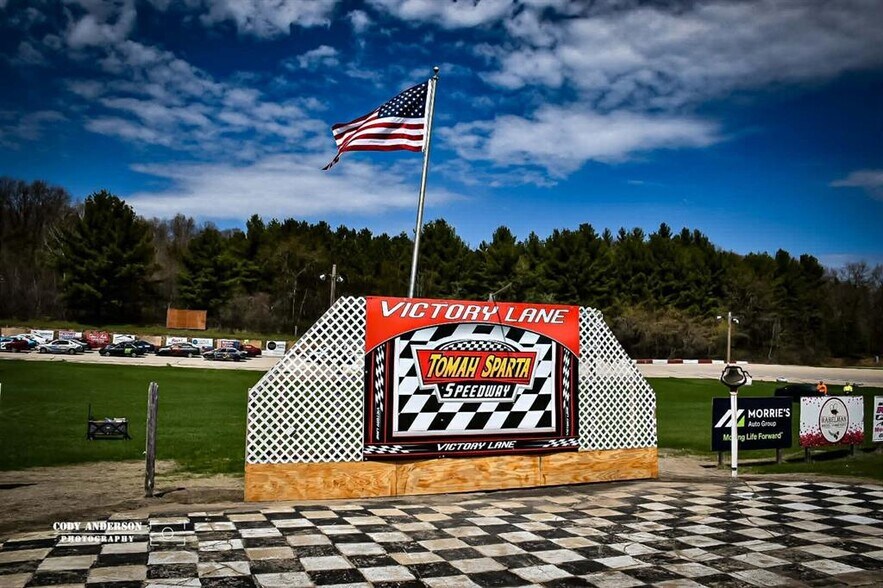 More Photos Of 11215 Flagstaff Rd, Tomah Racetrack For Sale