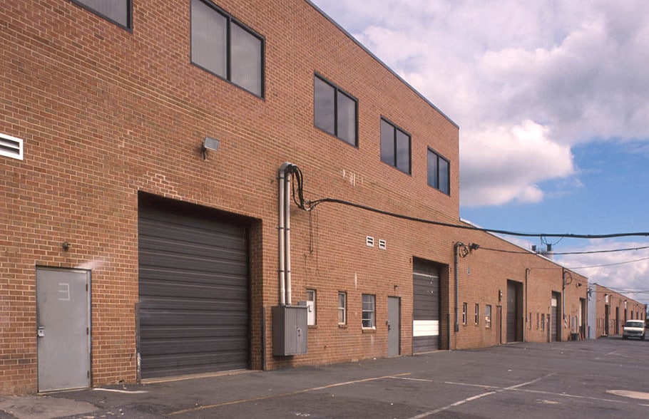 More Photos Of 8401-8409 Terminal Rd, Lorton Warehouse For Lease