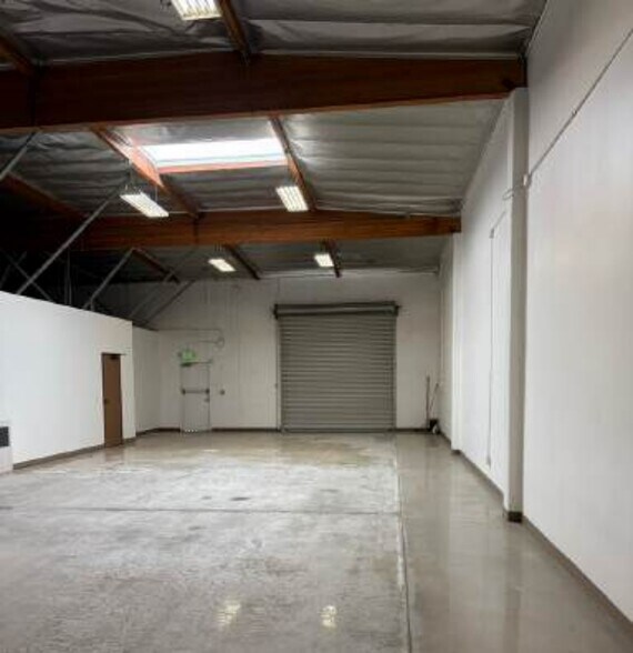 More Photos Of 15592-15606 Producer Ln, Huntington Beach Warehouse For Lease