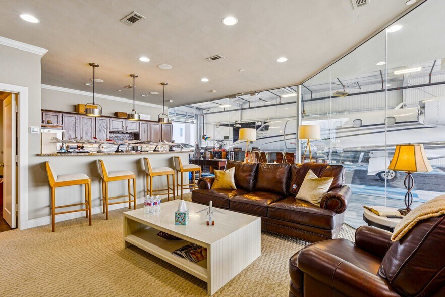 More Photos Of 15809 Addison Rd, Addison Airplane Hangar For Sale