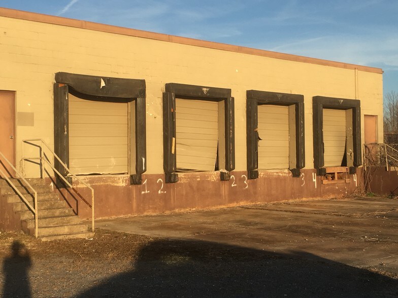 More Photos Of 2800-2822 Carroll Ave, Lynchburg Warehouse For Lease