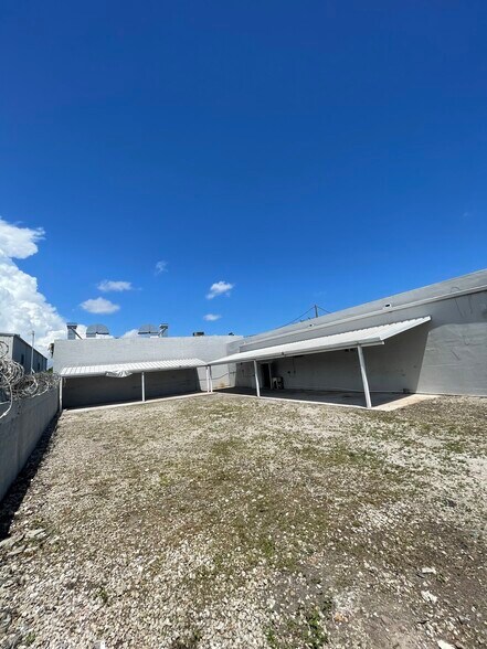 More Photos Of 5731 SW 23rd St, West Park Auto Repair For Lease