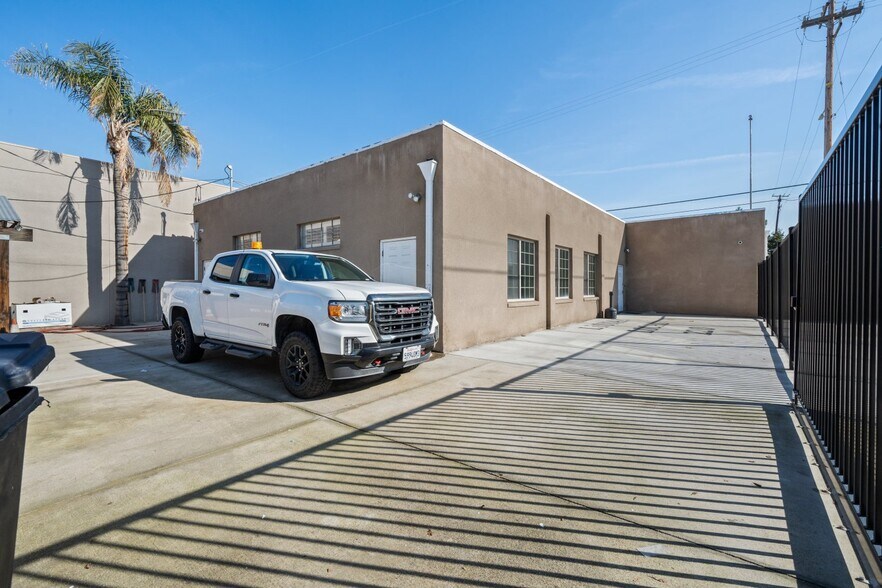 More Photos Of 2201 H St, Bakersfield Office For Sale