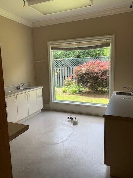 More Photos Of 1565 S Main St, Greenville Medical For Sale